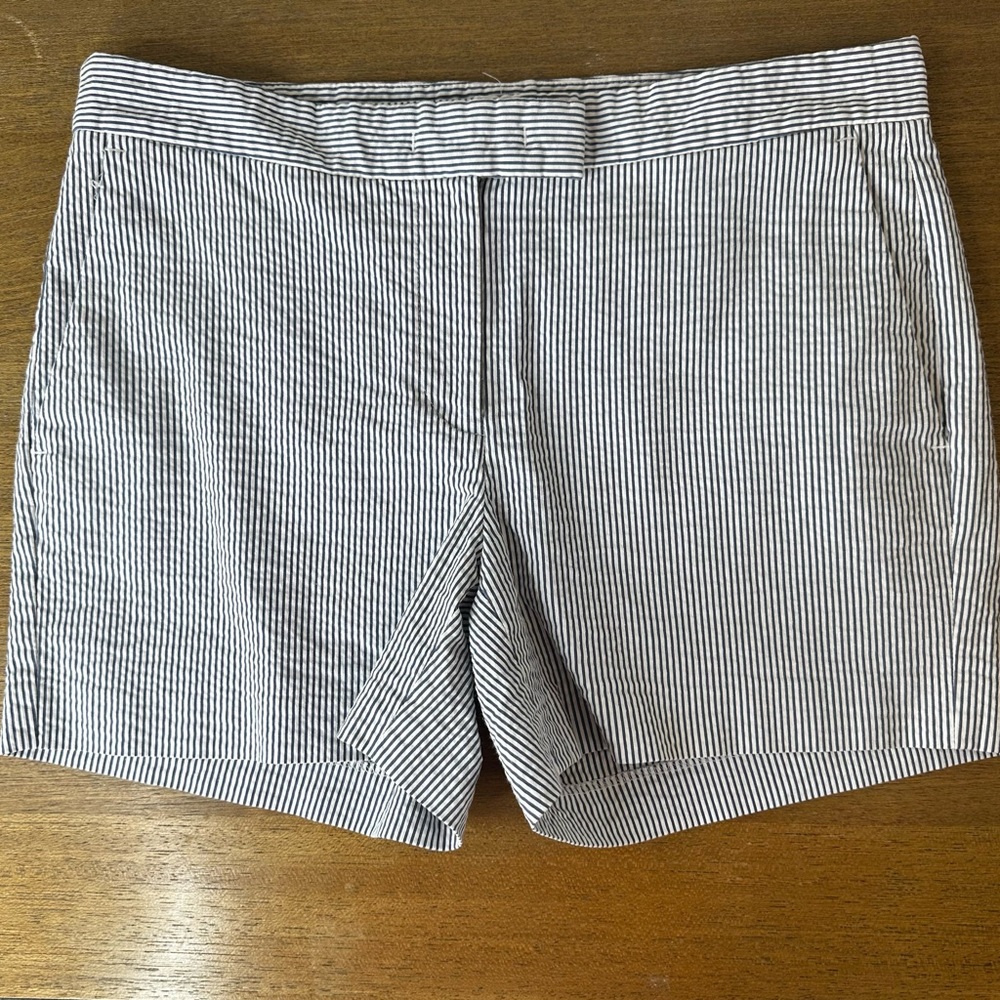 Ann Taylor‎ Devin City Short, Women's Blue and White Striped, Seersucker Size 6
